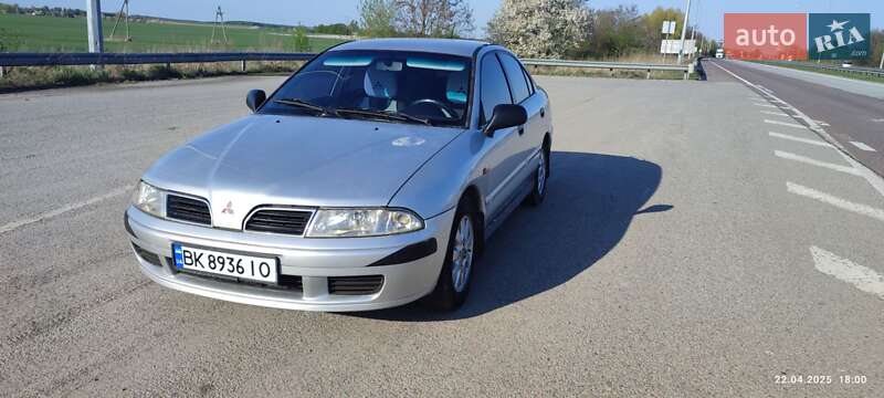 Лифтбек Mitsubishi Carisma 2001 в Дубно