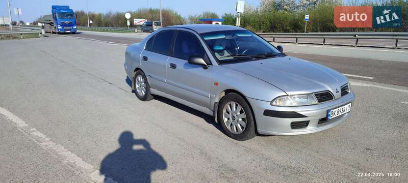 Лифтбек Mitsubishi Carisma 2001 в Дубно