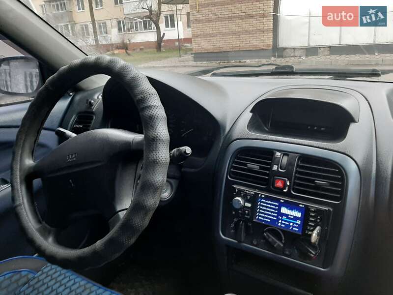 Ліфтбек Mitsubishi Carisma 2002 в Кременчуці