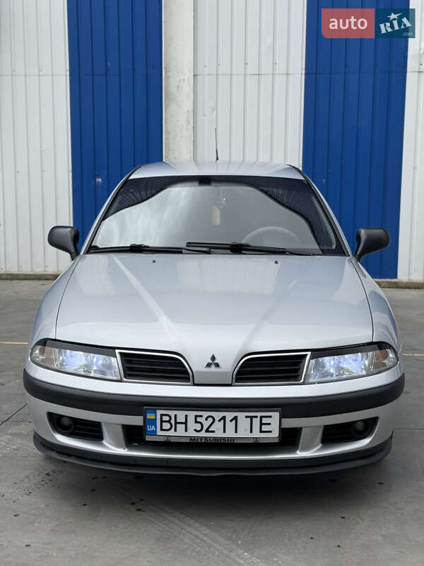 Седан Mitsubishi Carisma 1999 в Одессе