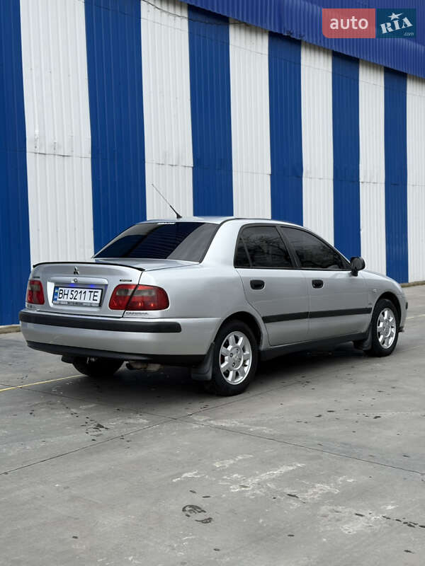 Седан Mitsubishi Carisma 1999 в Одессе
