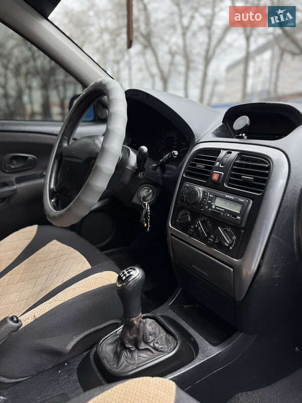 Седан Mitsubishi Carisma 1999 в Одессе