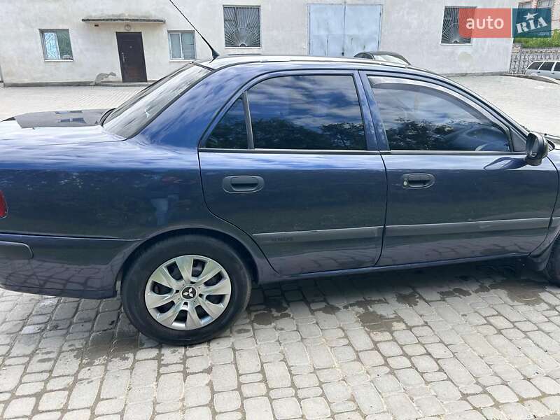 Седан Mitsubishi Carisma 2002 в Борщеві