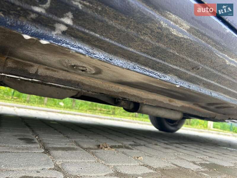 Седан Mitsubishi Carisma 2002 в Борщеві