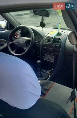 Седан Mitsubishi Carisma 1998 в Львові