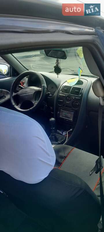 Седан Mitsubishi Carisma 1998 в Львове