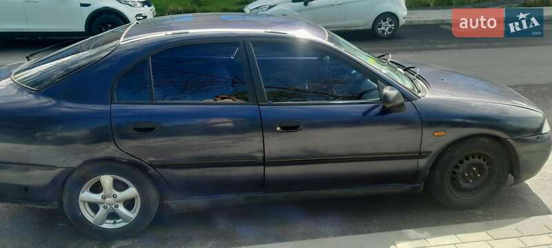 Седан Mitsubishi Carisma 1998 в Львове