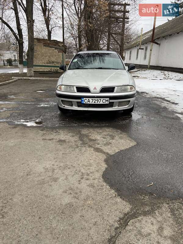 Лифтбек Mitsubishi Carisma 1999 в Шполе