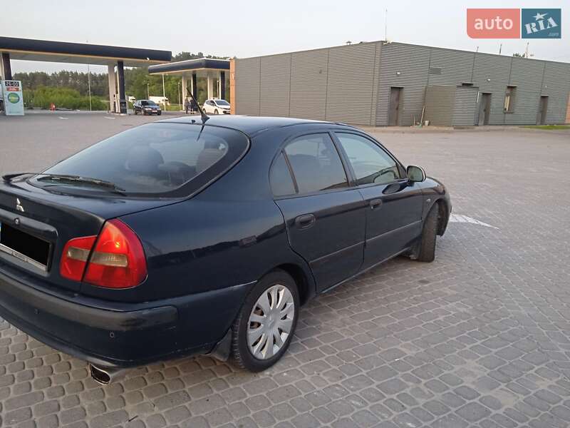 Ліфтбек Mitsubishi Carisma 1999 в Львові