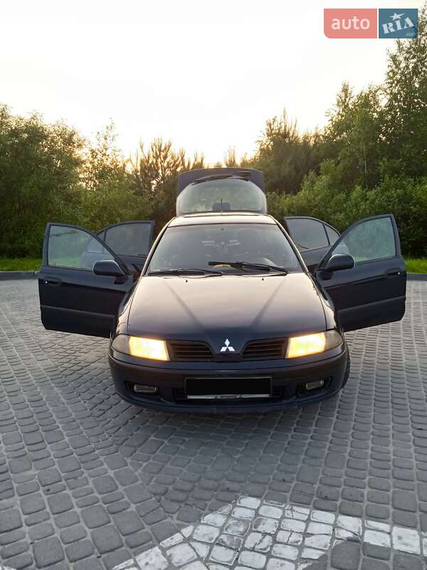 Ліфтбек Mitsubishi Carisma 1999 в Львові