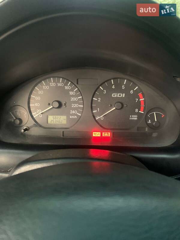 Ліфтбек Mitsubishi Carisma 2002 в Дніпрі