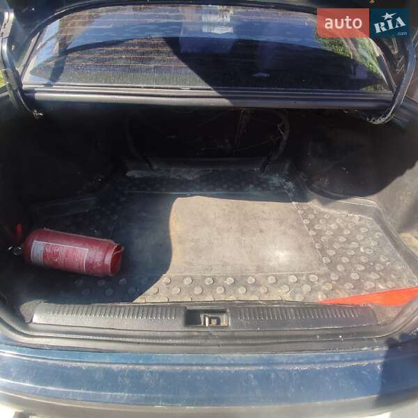 Седан Mitsubishi Carisma 2002 в Винниках