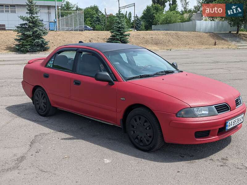 Седан Mitsubishi Carisma 2000 в Кременчуці