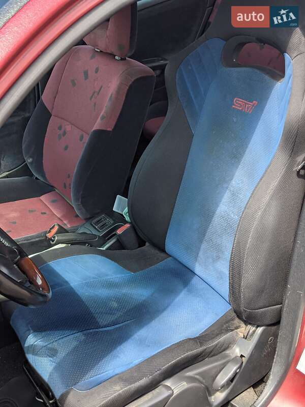 Седан Mitsubishi Carisma 2000 в Кременчуці