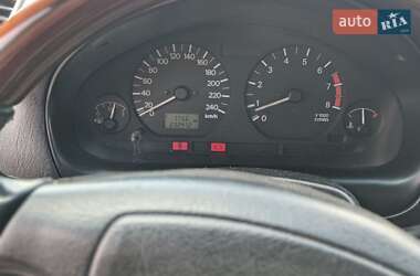 Седан Mitsubishi Carisma 2000 в 