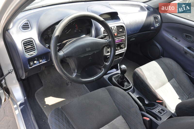 Лифтбек Mitsubishi Carisma 2000 в Львове
