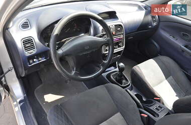 Лифтбек Mitsubishi Carisma 2000 в 