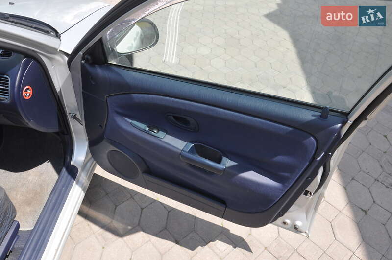 Лифтбек Mitsubishi Carisma 2000 в Львове