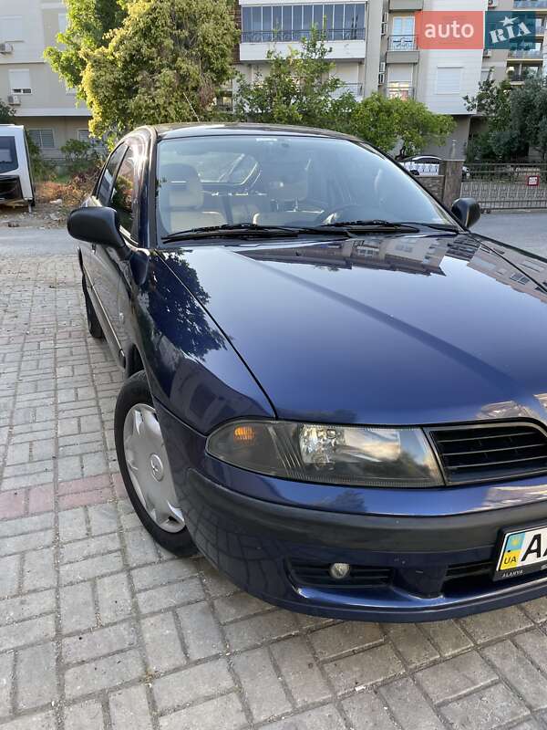 Лифтбек Mitsubishi Carisma 2002 в Тернополе