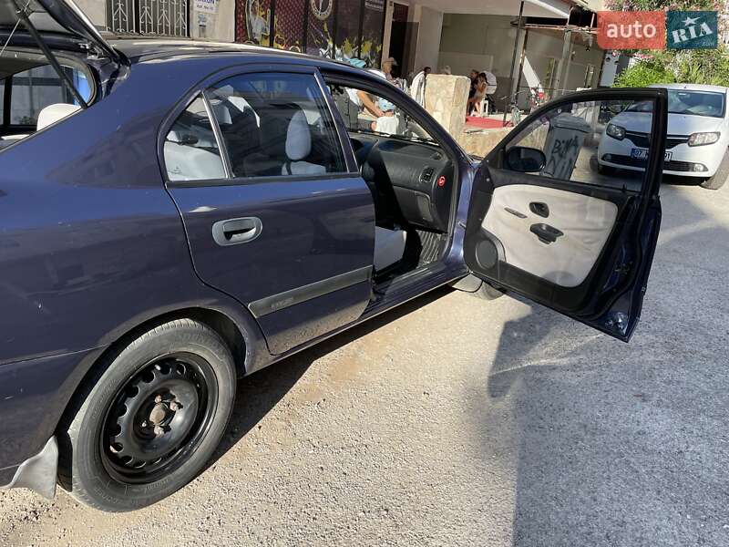 Лифтбек Mitsubishi Carisma 2002 в Тернополе