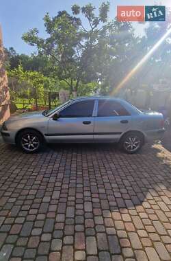 Седан Mitsubishi Carisma 2003 в Львове