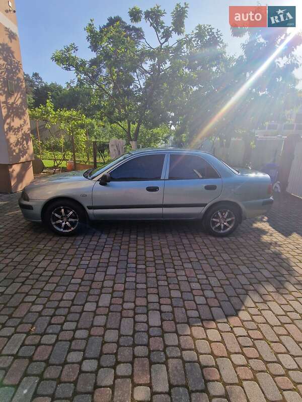 Седан Mitsubishi Carisma 2003 в Львові