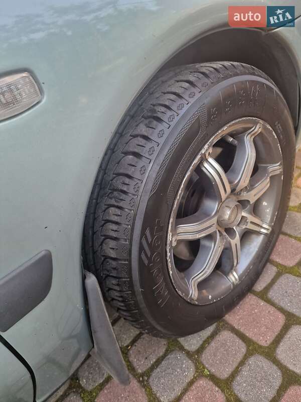 Седан Mitsubishi Carisma 2003 в Львові