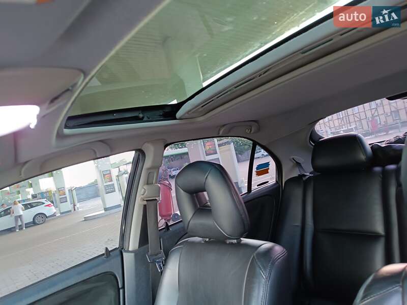 Ліфтбек Mitsubishi Carisma 2003 в Києві