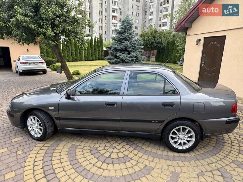 Седан Mitsubishi Carisma 2004 в Львове