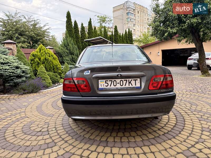 Седан Mitsubishi Carisma 2004 в Львове