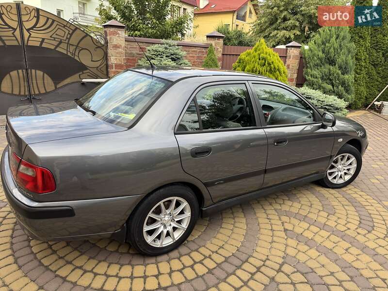 Седан Mitsubishi Carisma 2004 в Львове