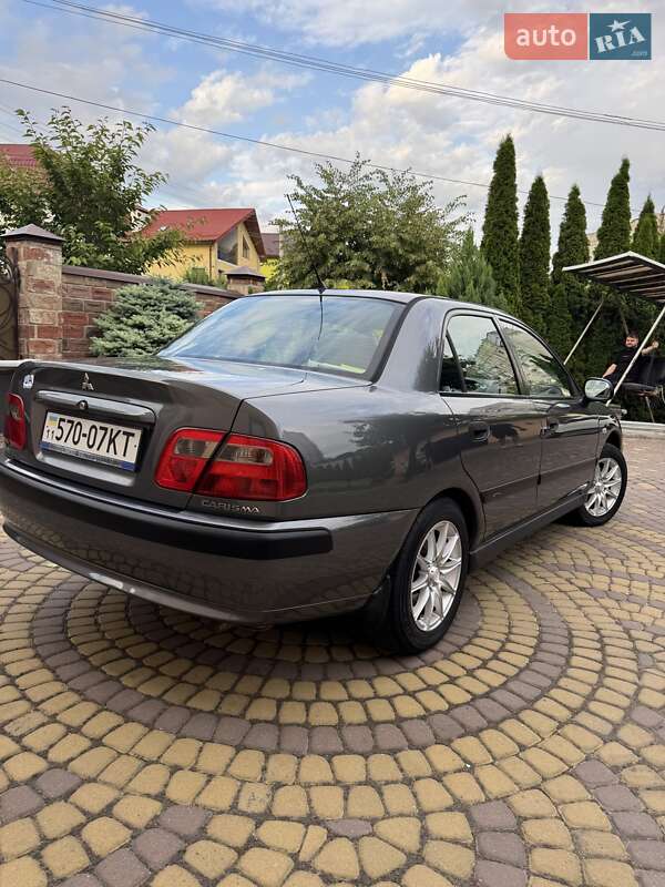 Седан Mitsubishi Carisma 2004 в Львове