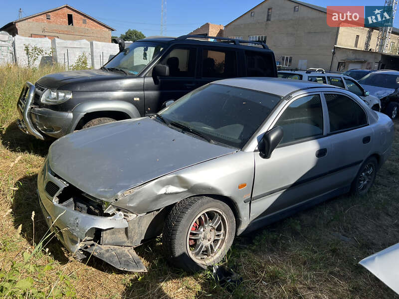 Седан Mitsubishi Carisma 1997 в Ивано-Франковске