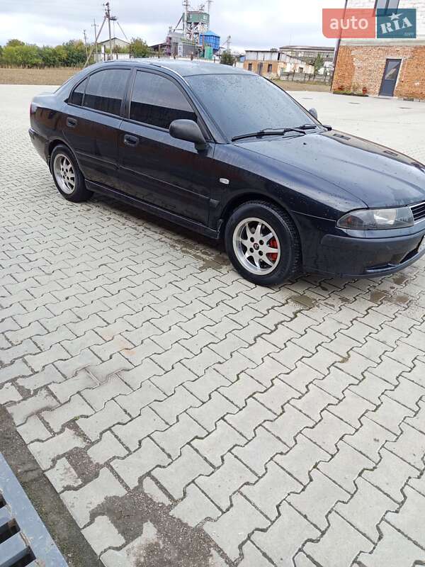 Лифтбек Mitsubishi Carisma 2002 в Тернополе