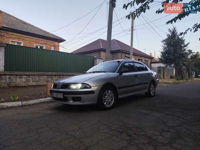 Лифтбек Mitsubishi Carisma 2002 в Белгороде-Днестровском