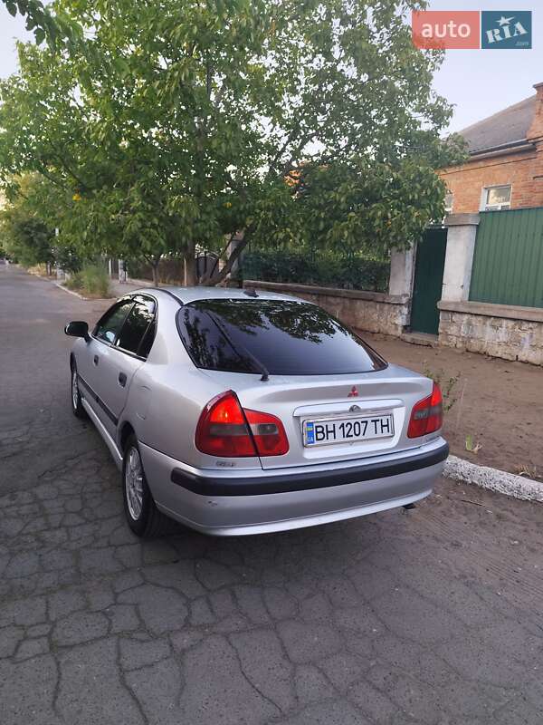 Лифтбек Mitsubishi Carisma 2002 в Белгороде-Днестровском