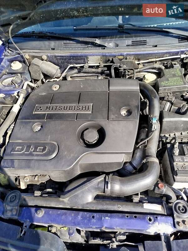 Ліфтбек Mitsubishi Carisma 2003 в Львові