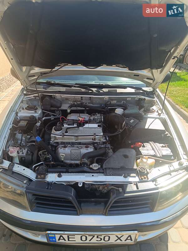 Седан Mitsubishi Carisma 2001 в Пятихатках