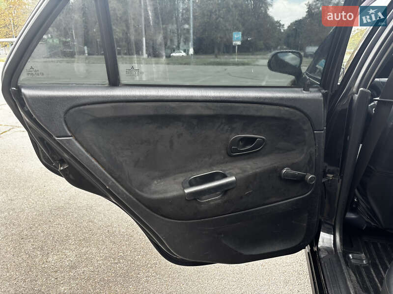 Седан Mitsubishi Carisma 2003 в Запорожье