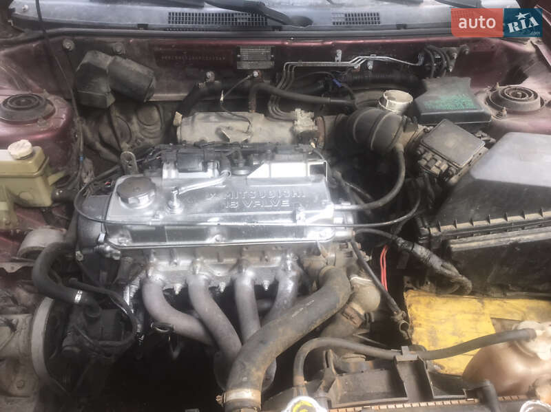 Седан Mitsubishi Carisma 1997 в Долине