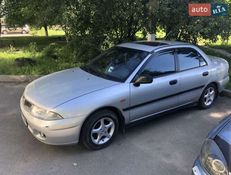Седан Mitsubishi Carisma 1997 в Староконстантинове