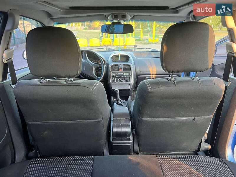 Ліфтбек Mitsubishi Carisma 2001 в Олександрії фото 12 Ліфтбек Mitsubishi Carisma 2001 в Олександрії
