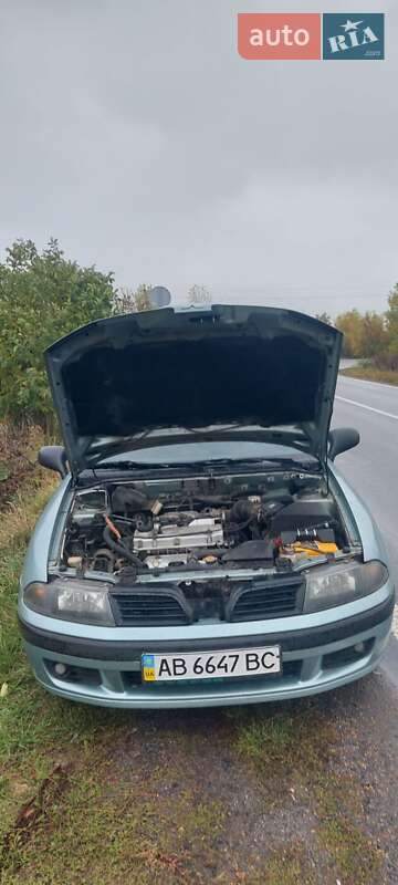 Седан Mitsubishi Carisma 2003 в Бершаді