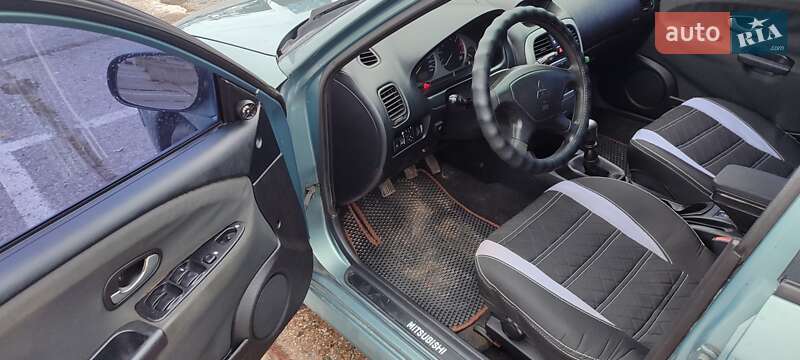 Седан Mitsubishi Carisma 2003 в Харкові