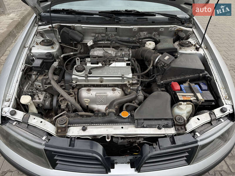 Седан Mitsubishi Carisma 2003 в Яготині