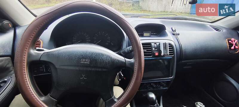 Седан Mitsubishi Carisma 2001 в Монастырище