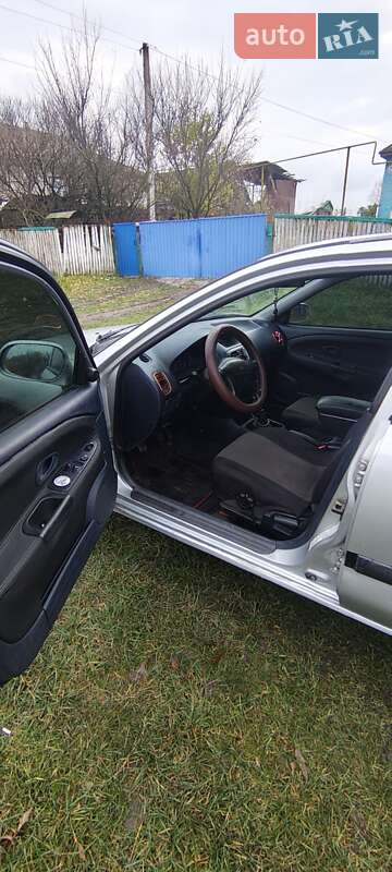 Седан Mitsubishi Carisma 2001 в Монастырище