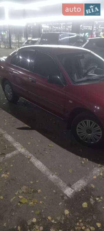 Ліфтбек Mitsubishi Carisma 2000 в Дніпрі