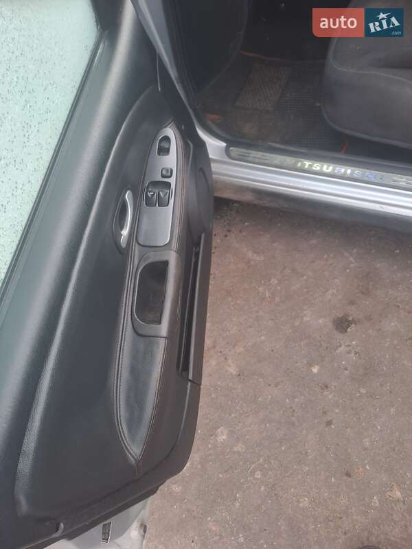 Седан Mitsubishi Carisma 2003 в Сумах