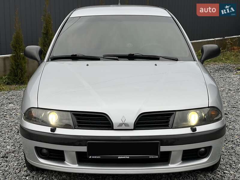 Седан Mitsubishi Carisma 2002 в Львові